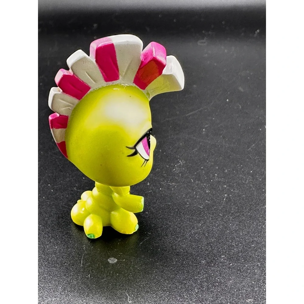 Authentic‎ LPS Littlest Pet Shop Caterpillar Purple Eyes Mohawk SPECIAL EDITION